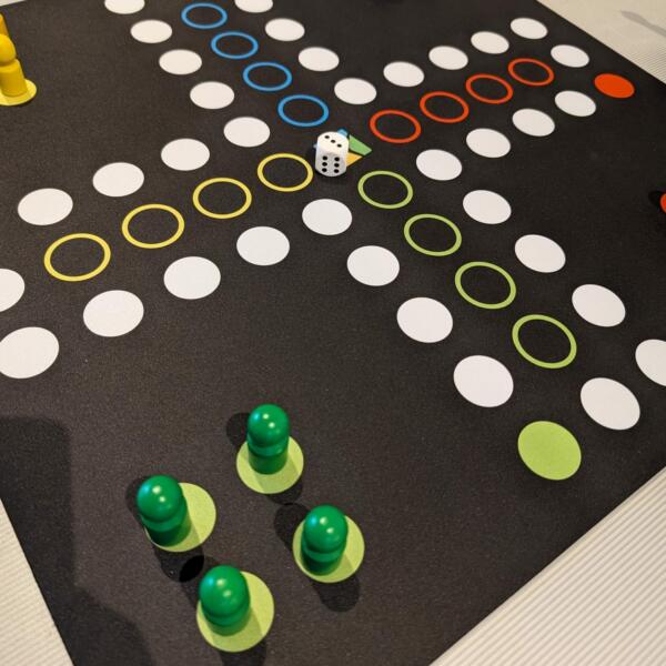 Spielmatte “Rausschmeißer” Ludo Gesellschaftsspiel