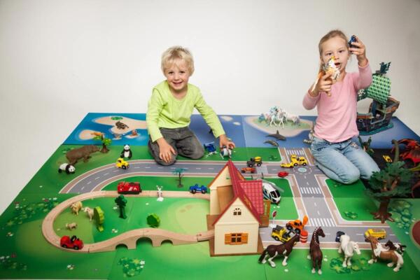 Spielmatte – Flughafen (XXL Spielmatte 110cm x 110cm)