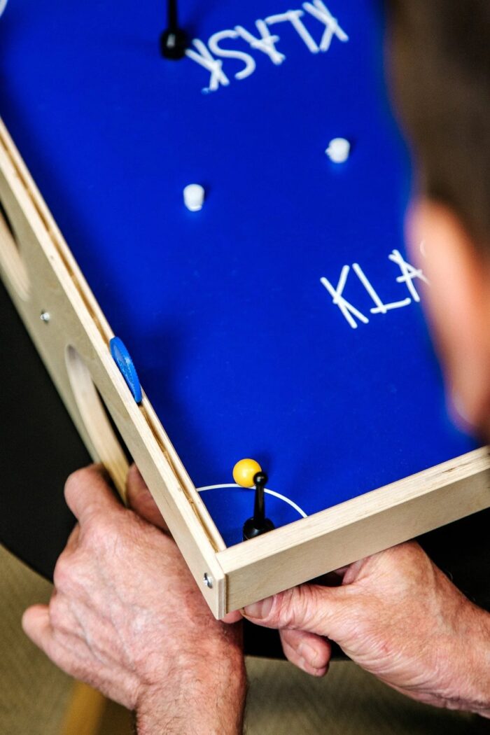 Klask – Geschicklichkeitsspiel 2 Spieler – Magnetspiel aus Holz